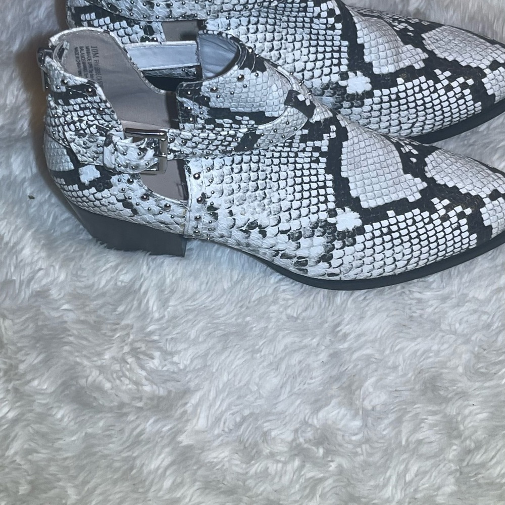 BP Women's Black and White Snake Print ankle boots size 10 - Picture 9 of 10